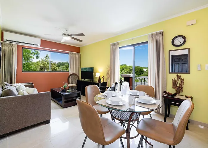 Pool And Private Rooftop Access In Town! 3*