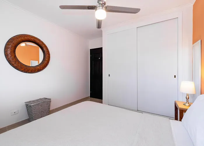 Pool And Private Rooftop Access In Town! Aparthotel