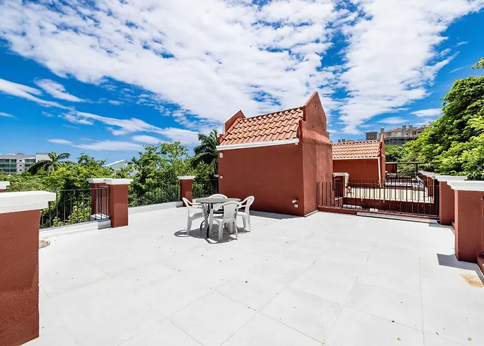 Pool And Private Rooftop Access In Town! Aparthotel 3*
