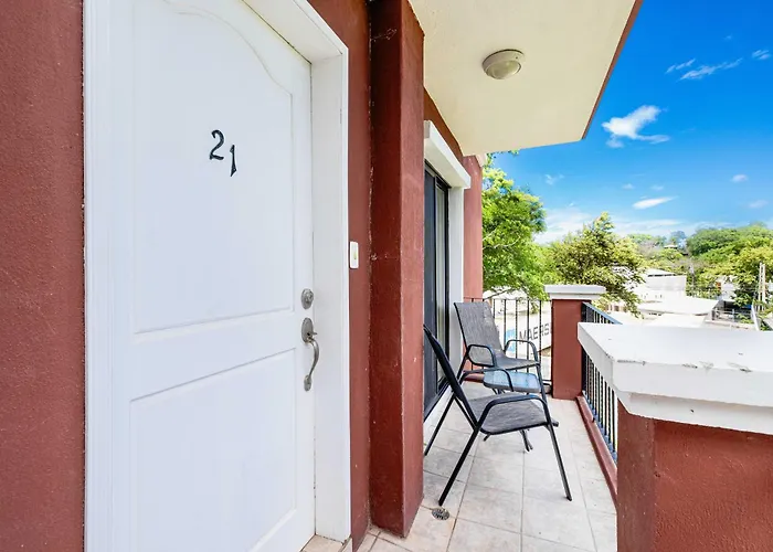 Pool And Private Rooftop Access In Town! Aparthotel Tamarindo